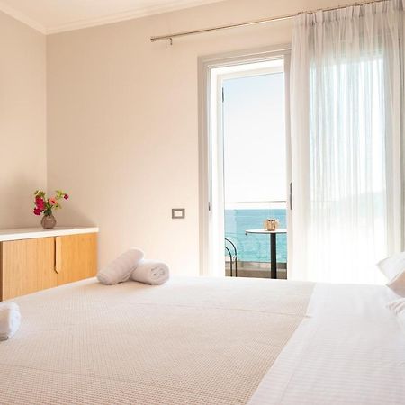 Bed and Breakfast Sonar En El Mar Himarë Exterior foto